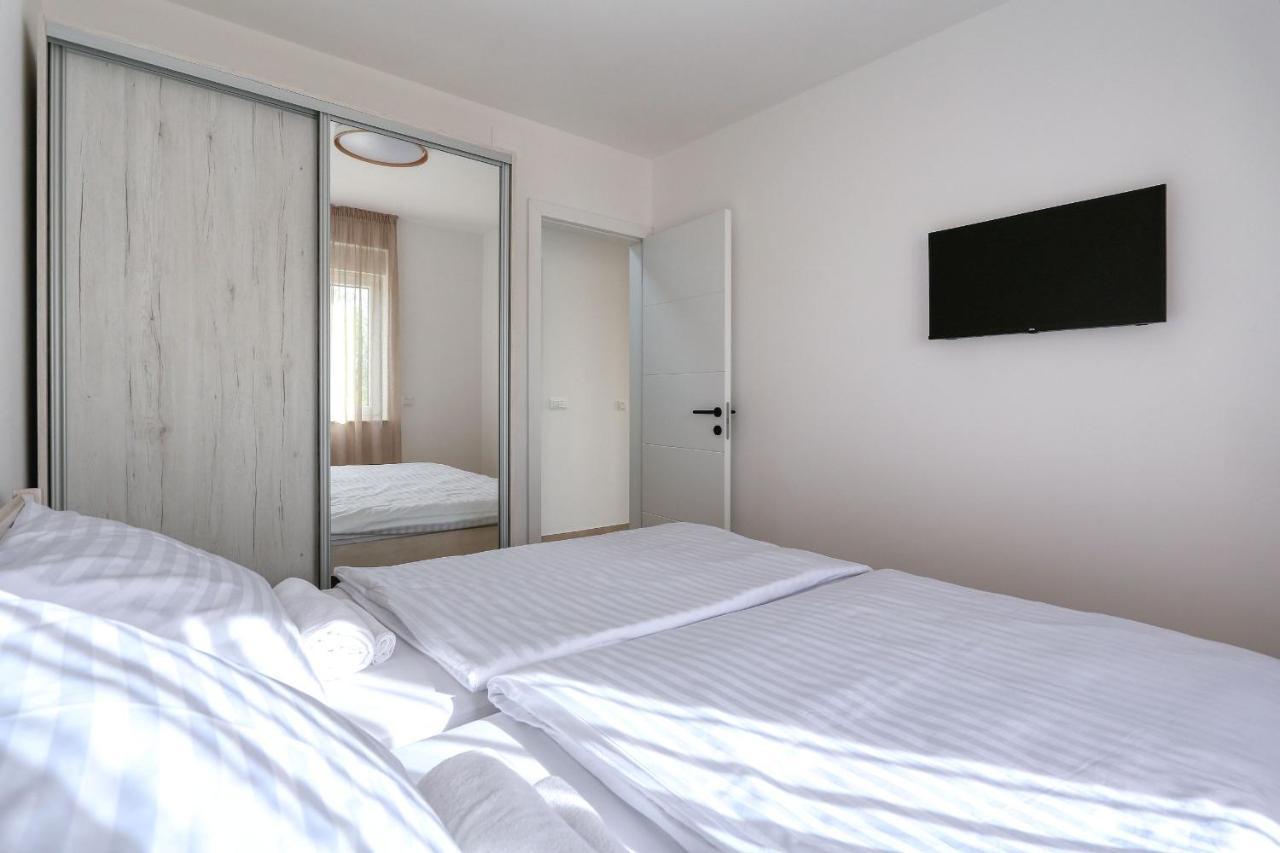Apartments Bonaca With Jacuzzi 普利拉卡 外观 照片