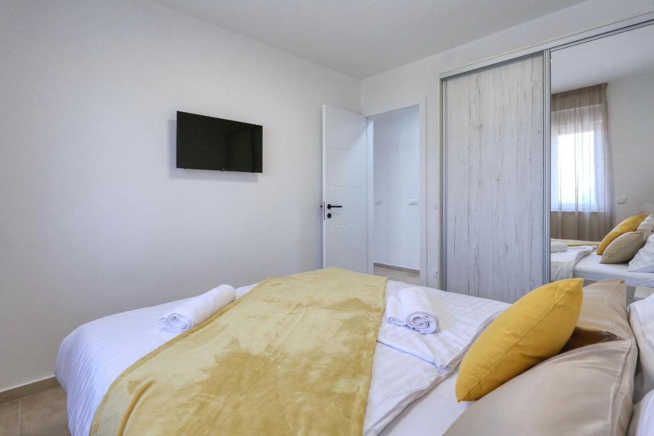 Apartments Bonaca With Jacuzzi 普利拉卡 外观 照片