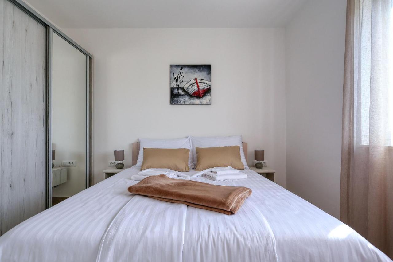 Apartments Bonaca With Jacuzzi 普利拉卡 外观 照片